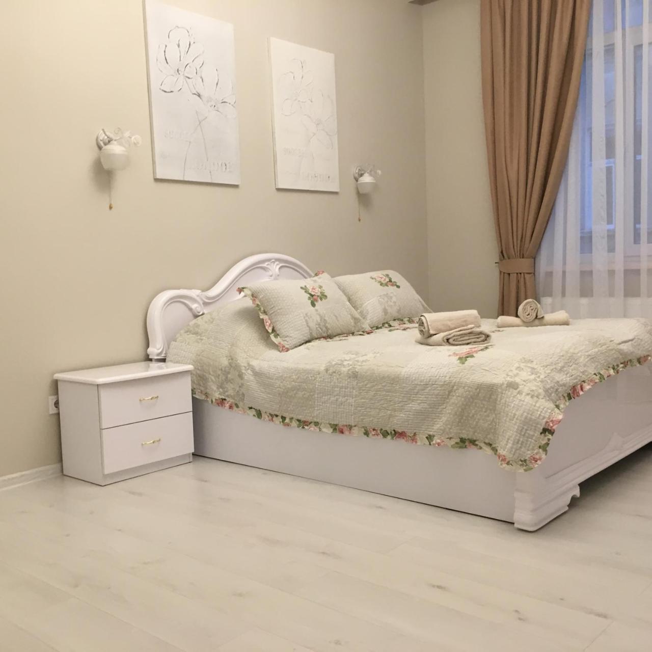 Deluxe Vesela 5 *